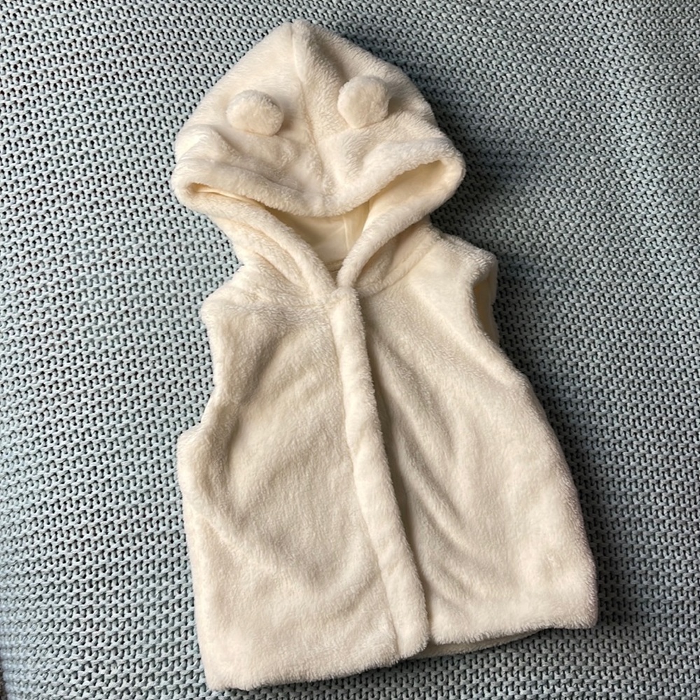 Carter’s Toddler Girl Lightweight Sleeveless Cozy Cream Vest Size 18 months